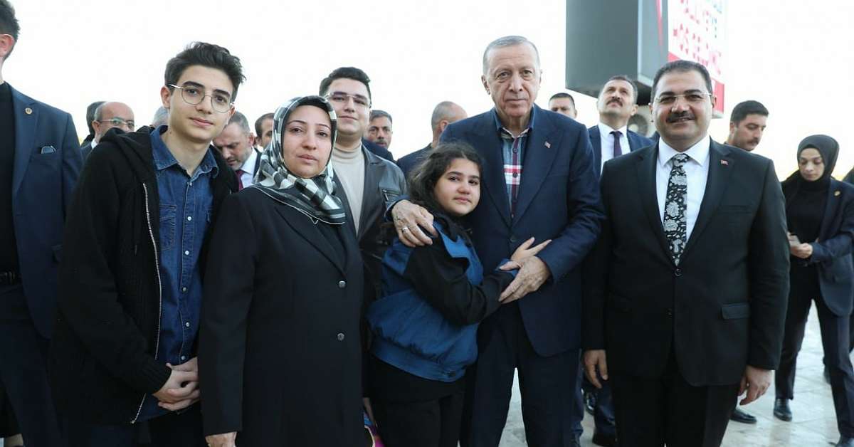 Canpolat kültür merkezinde Cumhurbaşkanı Erdoğan’ı karşıladı 1 kultur merkezinde cumhurbaskani erdogani karsiladi