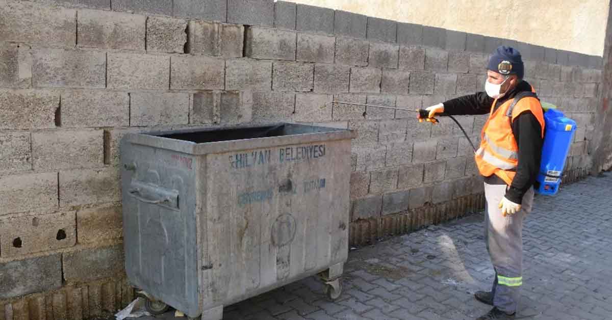 Başkan Bayık, Düzenli Olarak İlaçlıyoruz 1 Başkan Bayık, Düzenli Olarak İlaçlıyoruz
