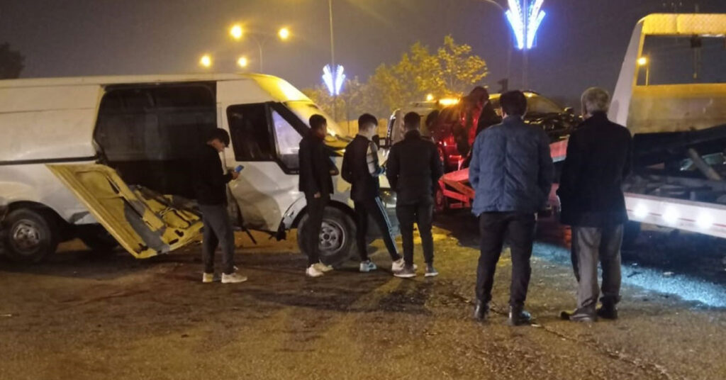 Minibüs İle Otomobil Çarpıştı! Çok Sayıda Yaralı Var 1 kaza 3