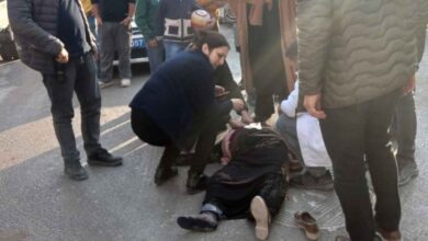 Şanlıurfa'da otomobilin çarptığı kadın hastaneye kaldırıldı