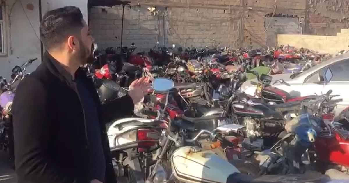 Yıllardır otoparkta bekleyen araçlar çürümeye yüz tutmuş 1 Yıllardır otoparkta bekleyen araçlar çürümeye yüz tutmuş