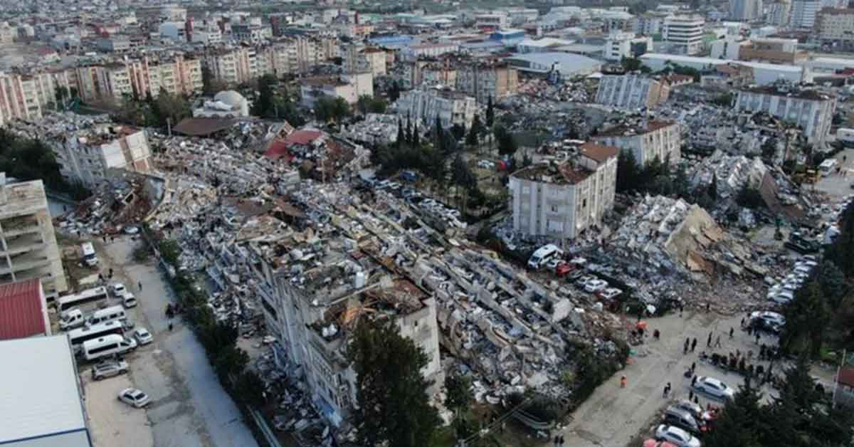 Hatay’da 296. saatte gelen mucize! 3 kişi sağ kurtarıldı