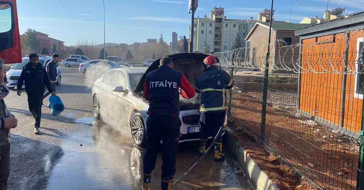 Şanlıurfa’da otomobil seyir halindeyken alev aldı