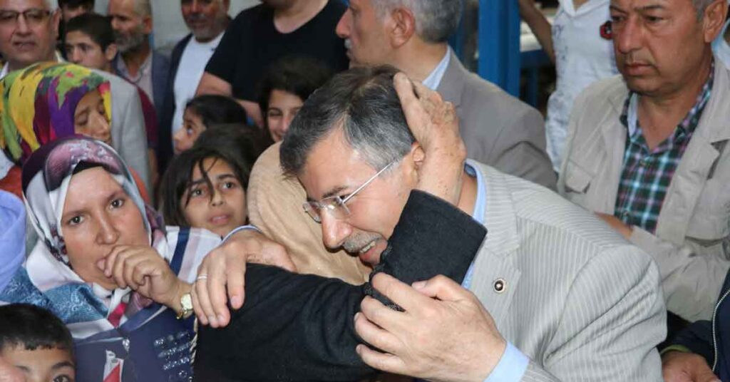 CHP ve İYİ Parti'den Ak Parti’ye Geçtiler 2 CHP ve İYİ Parti'den Ak Parti’ye Geçtiler