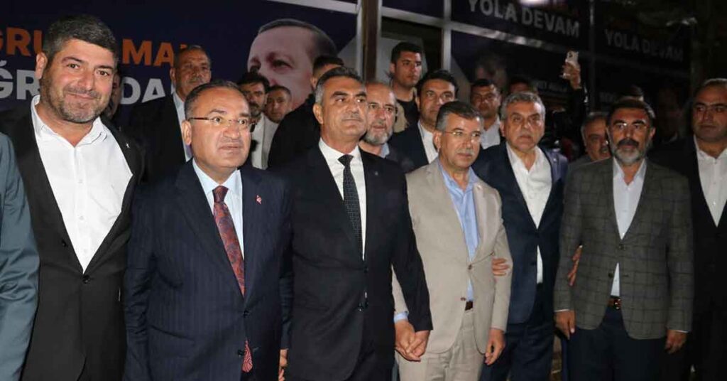 CHP ve İYİ Parti'den Ak Parti’ye Geçtiler 1 CHP ve İYİ Parti'den Ak Parti’ye Geçtiler