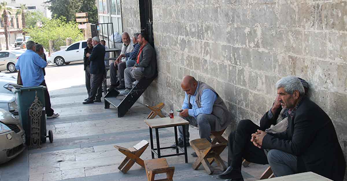Bayramlarında bile iş umuduyla bekliyorlar
