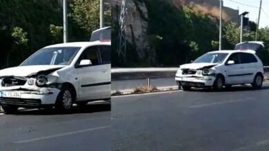 Şanlıurfa'da Bariyerlere Çarpan Araba Ters Döndü