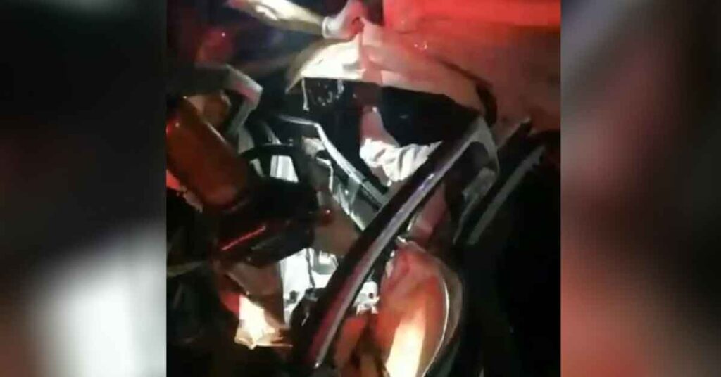 Şanlıurfa'da Araba Tıra Çarptı! 4 Yaralı
