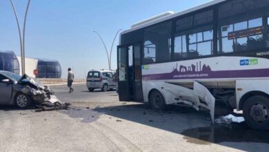Şanlıurfa'da Araba Belediye Otobüsüne Çarptı! 2 Yaralı