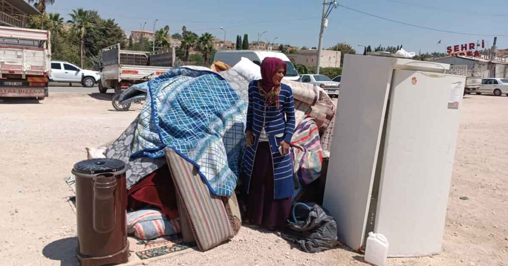 Şanlıurfa'da Ev Sahibi Yaşlı Kadını Sokağa Attı