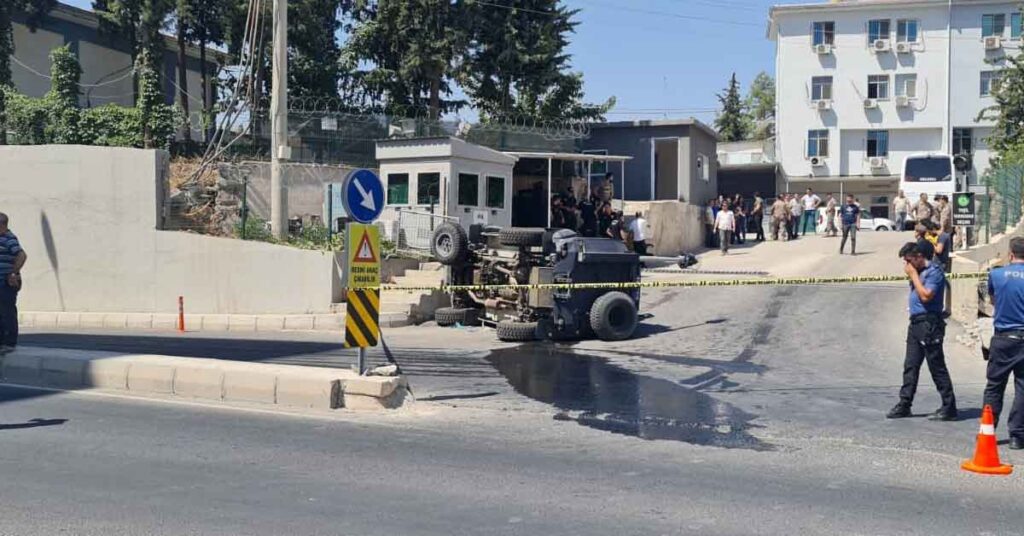 Urfa’da Zırhlı Polis Aracı Devrildi! 1 Polis Yaralı