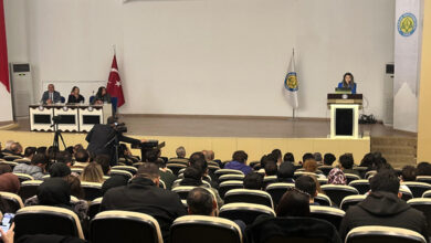 Harran Üniversitesi Bağımlılıkla Mücadele Komisyonu tarafından personel ve öğrencilere yönelik “bağımlı olma bağımsız ol” konulu bir panel gerçekleştirildi.